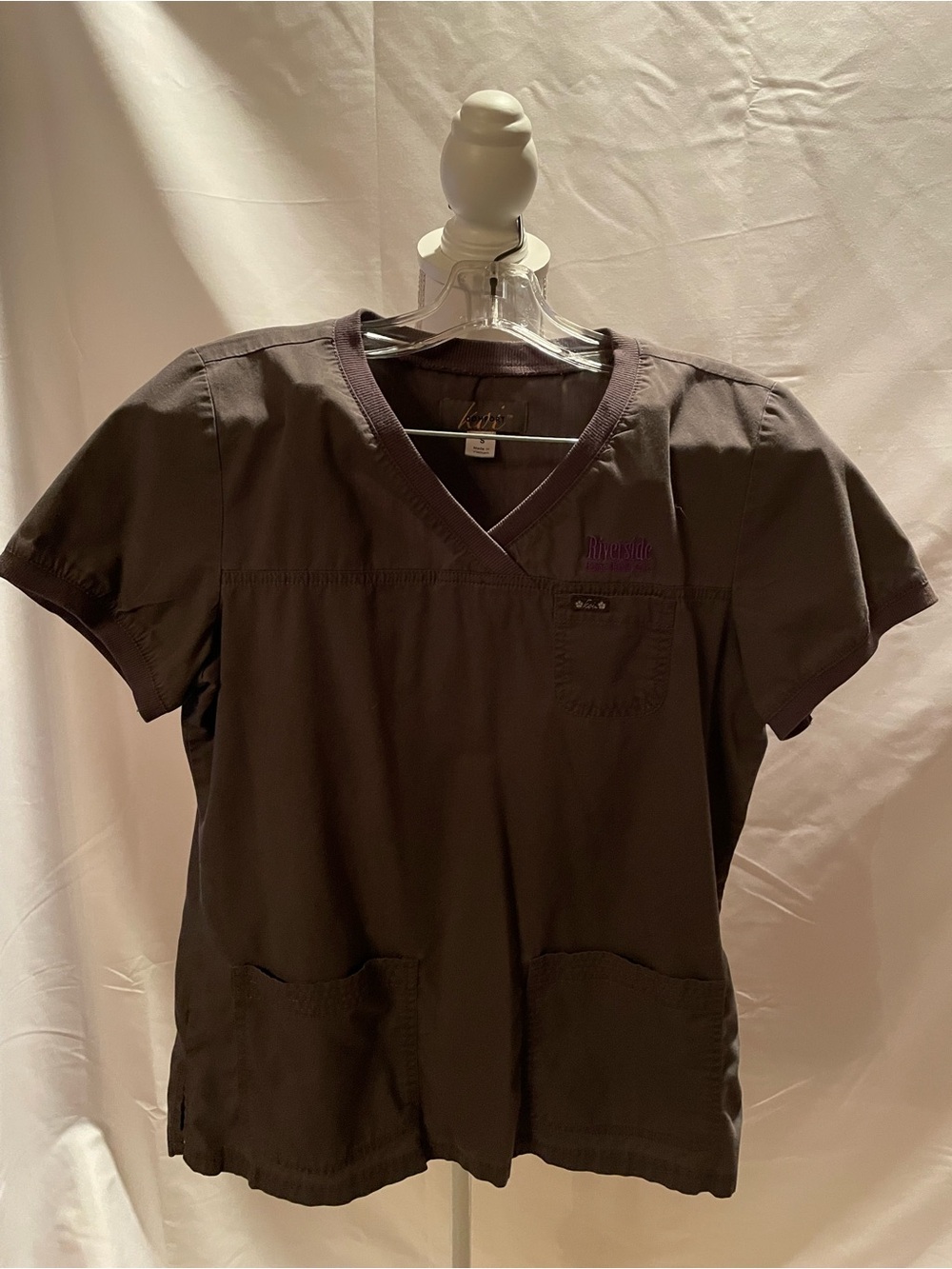Women's V-Neck Scrub Top in Gray